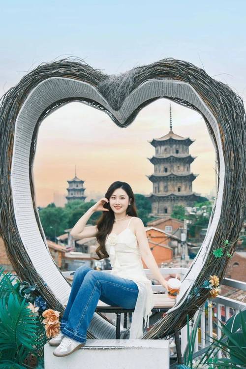 旅游拍照的姿势 女性_旅游拍照小姿势，轻松拍出好看自然照
