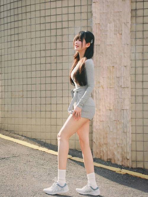 运动拍照姿势_运动女孩，自然最美