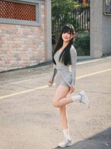 运动拍照姿势_运动女孩，自然最美