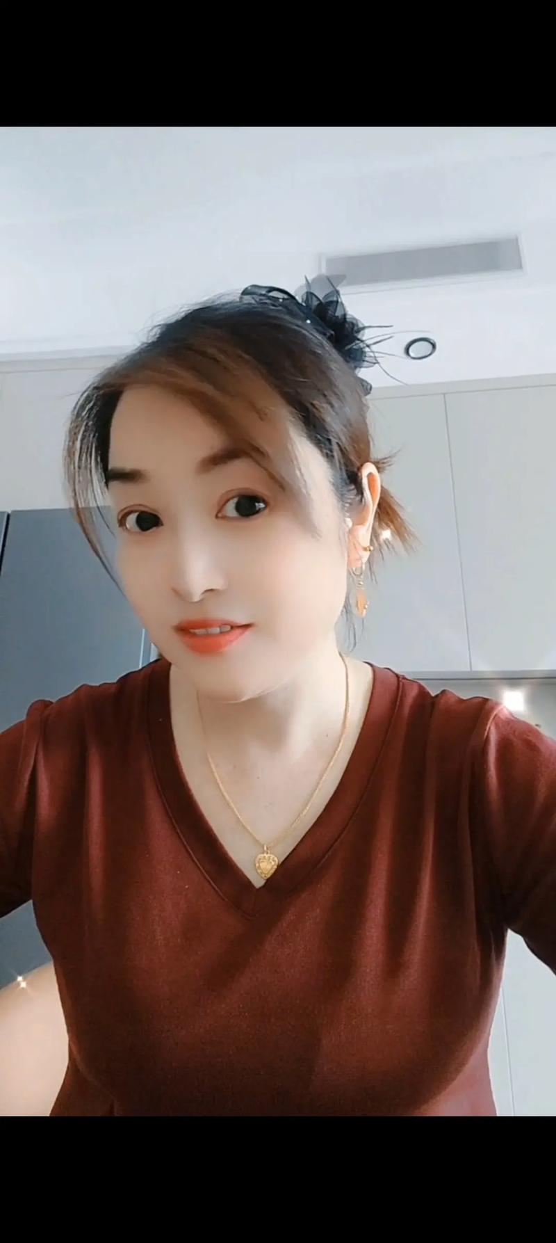 照片是美颜的但人是真实的_适度美化，别失真自我