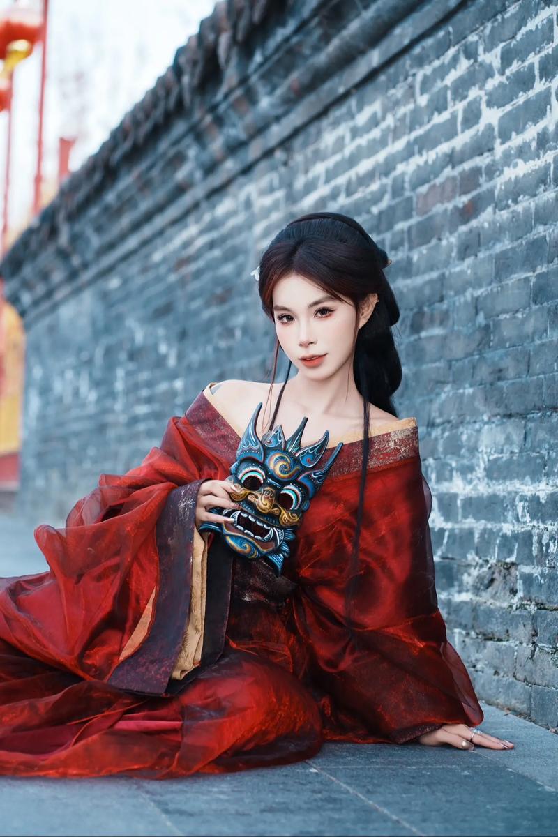 沈阳故宫红墙美女拍照_沈阳故宫晨景秋色，红墙琉璃瓦光影迷人，古风摄影圣地