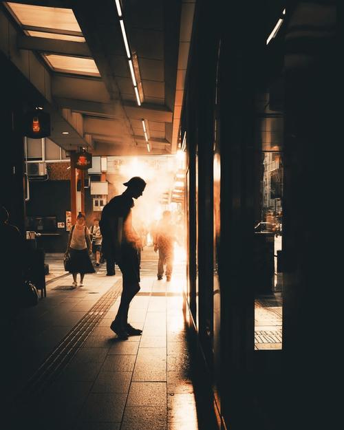 逆光剪影拍摄方法_拍出高级感剪影或清晰人像