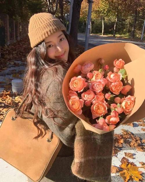 拿花拍照姿势_花海拍照姿势与技巧