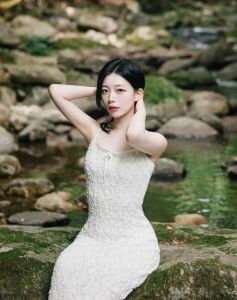 韩国电影一个摄影师拍照_镜头下的权力与人性深渊
