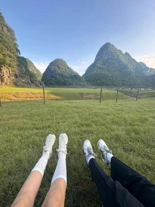 草原上的拍照姿势_阴天草原拍照技巧，轻松拍出美照