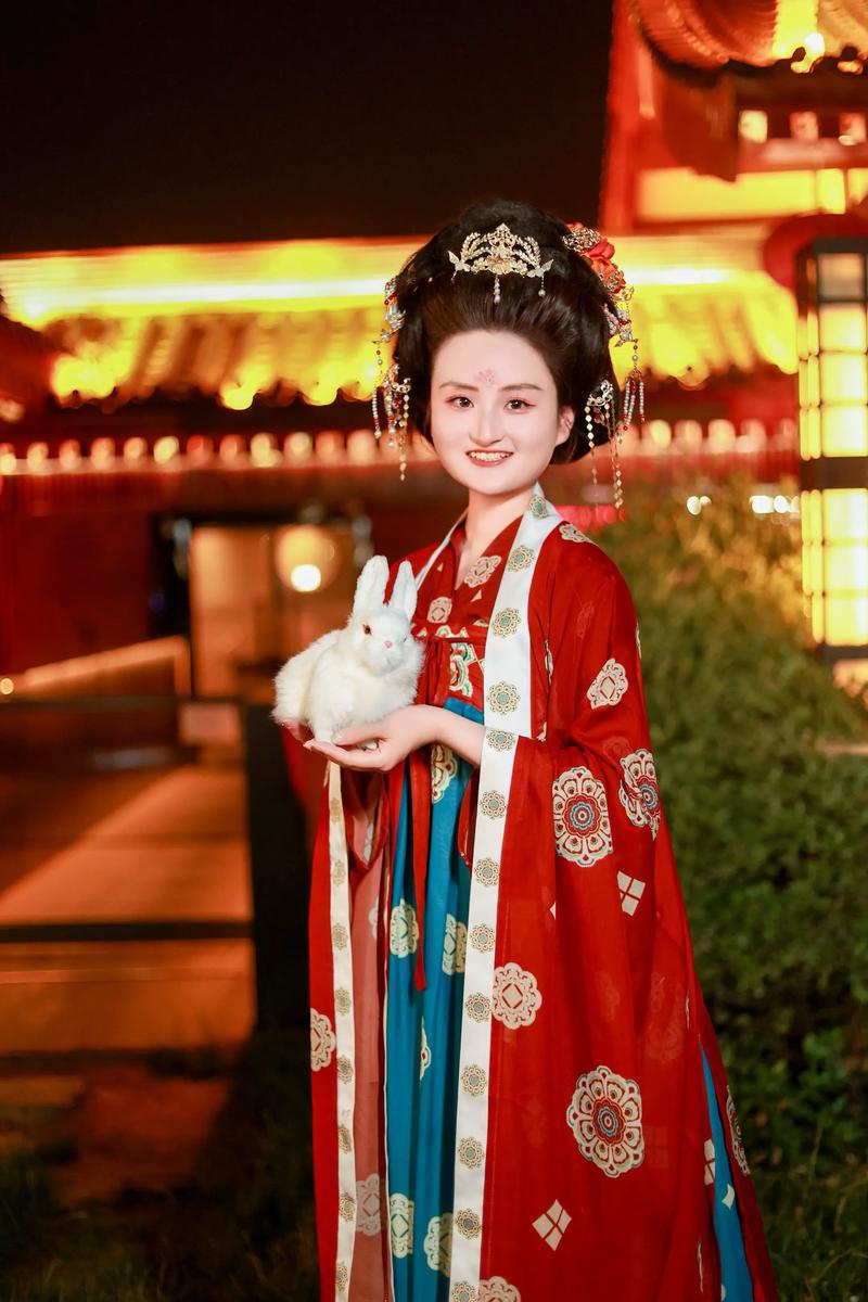 豆包根据人像照片生成真人古风照片指令_豆包AI古风照片生成,指令玩法详解 豆包根据人像照片生成真人古风照片指令_豆包AI古风照片生成,指令玩法详解