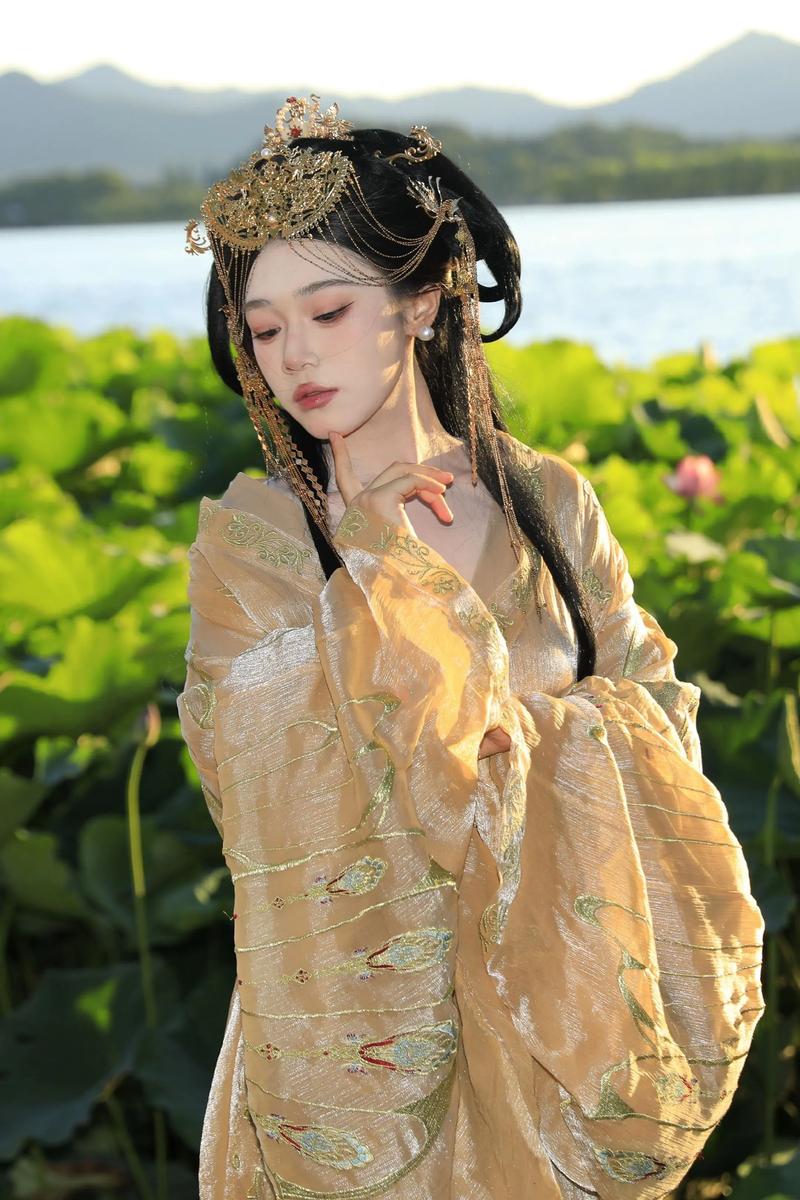 苏杭拍照穿什么风格衣服_杭州素雅穿搭，拍出高级感大片