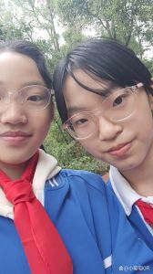 和同学一起怎么拍照好看_同学合影姿势表情互动背景心态很重要