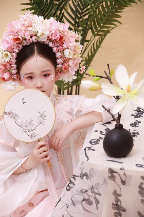 儿童摄影簪花拍照造型图_簪花汉服活动关爱患儿，定格传统之美