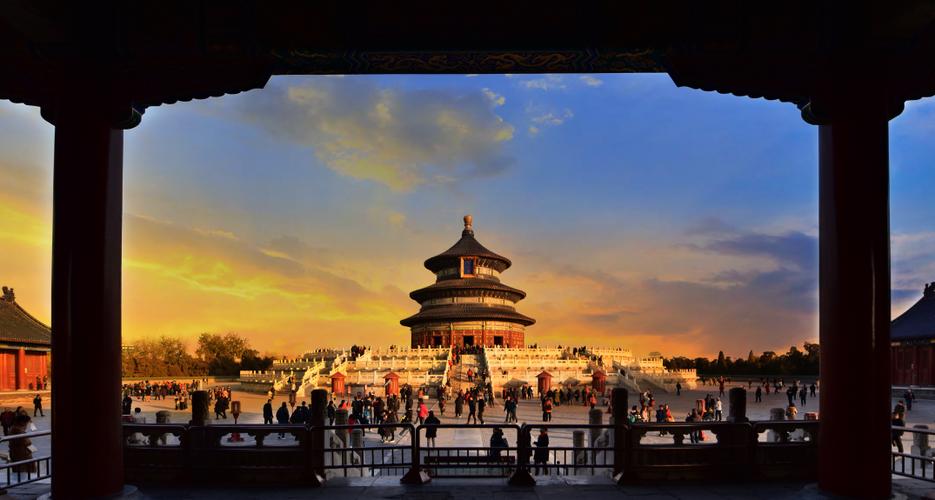 框架构图的摄影图片_框架引导线构图，突出主体不跑偏
