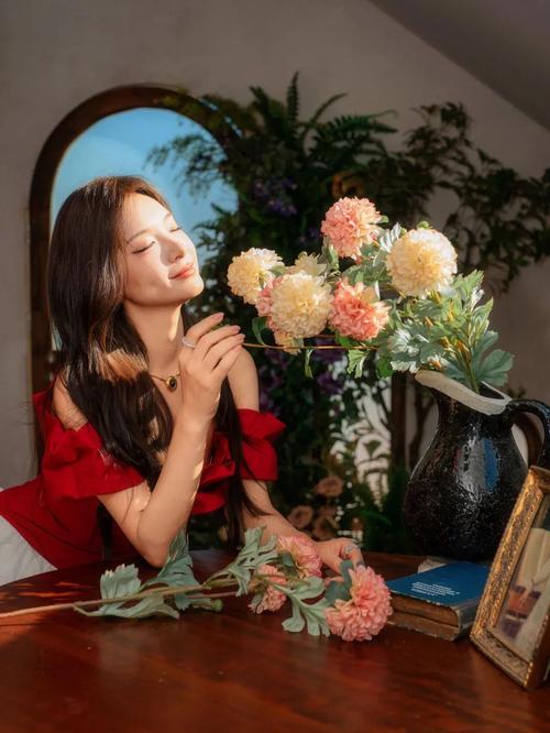 女生艺术照室内拍照姿势大全_性感自信，拒绝暴露