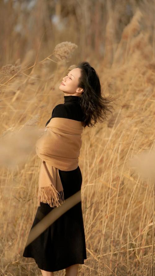 阿姨拍照的姿势_大妈拍照别油腻土气，抓拍自然瞬间显优雅