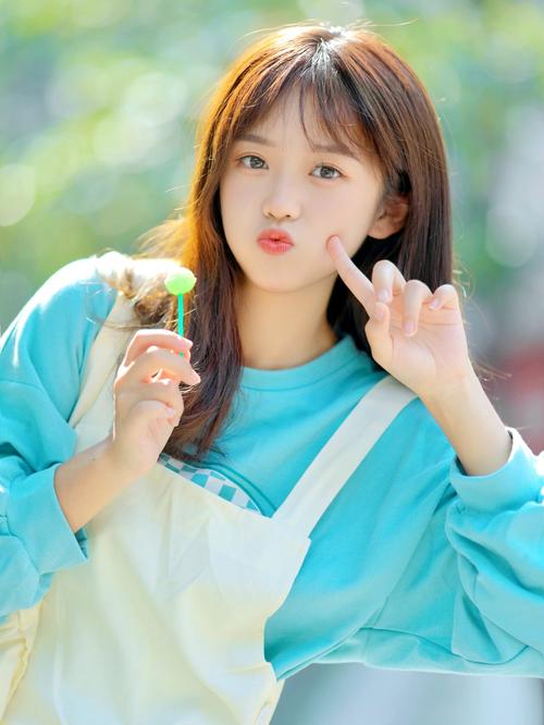 17岁女生拍照帅的pose_自然好看拍照技巧