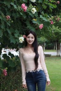 女生半身拍照姿势_阳光半身照侧拍技巧，温柔上镜