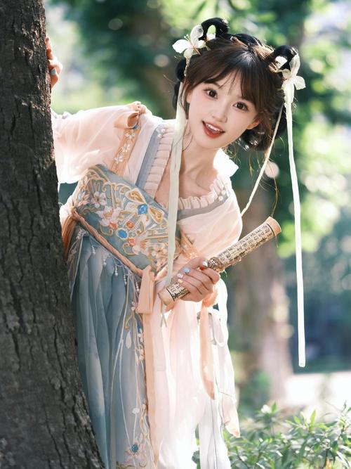 古装拍照姿势100种_姿态传情，展现灵动俏皮美