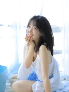 床上拍照100种摆姿_床上拍照有美感？光线氛围道具不能少