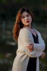 逆光人像拍摄相机参数_逆光拍人像，轮廓光影更出彩