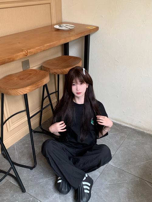 坐在桌子上的纯欲风拍照姿势_青春活力少女感,JK制服拍照技巧 坐在桌子上的纯欲风拍照姿势_青春活力少女感,JK制服拍照技巧