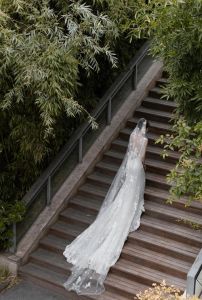 户外影楼婚纱摄影_户外婚纱摄影选对团队很重要，三亚V视觉性价比高，湖南老牌连锁品牌稳妥