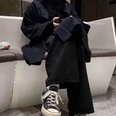 男生图片真人半身照无美颜_谢霆锋素颜生图引热议，46岁真实状态挑战精修美颜