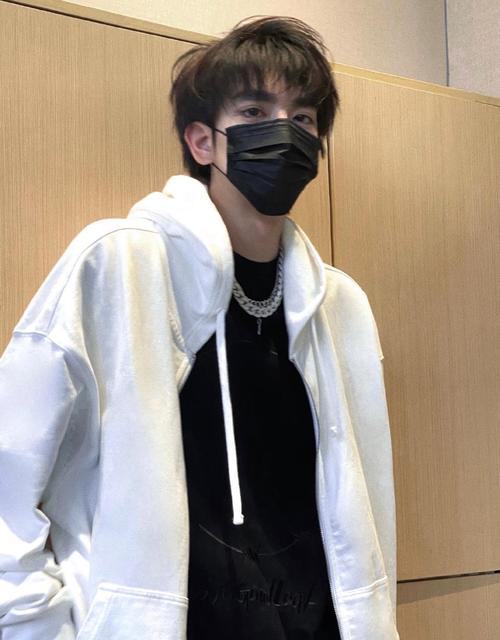 18岁帅哥图片真实照片_帅气不止一种样，黎明式贵族气质也迷人