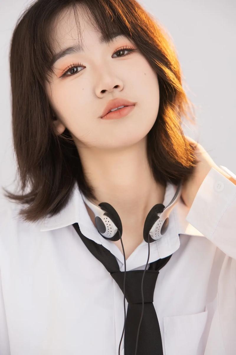 17岁女生拍照帅的pose_自然好看拍照技巧