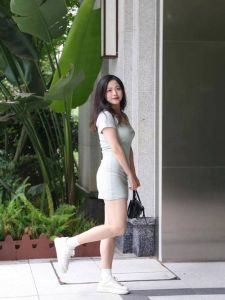 微胖女孩的几个拍照姿势_微胖女生拍照技巧，显瘦又上镜！