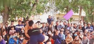咸猪手摄影师模特_孕妇摄影棚遭猥亵 警方介入工作室赔偿