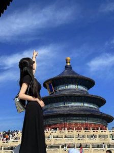 北京旅游拍照姿势大全_北京鼓楼西大街拍出片，故宫红墙下显历史韵味