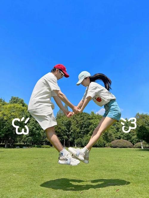 情侣旅游拍照姿势大全_情侣拍照姿势分享，记录甜蜜瞬间