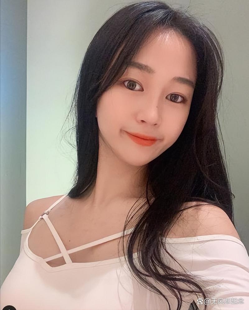 24岁高颜值女友照片曝光_杨瀚森晒女友庆生，张子枫素颜马甲线惊艳，张馨予沈月颜值引热议