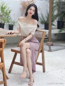 桌边坐着拍照姿势大全_简单姿势大不同