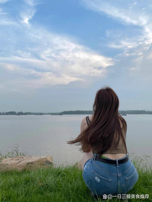 风景个人拍照姿势_单手扶镜咖啡拍，温柔知性又上镜