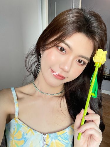 你就直接说少萝美白磨皮_19岁女孩入行走红，少萝形象引热议