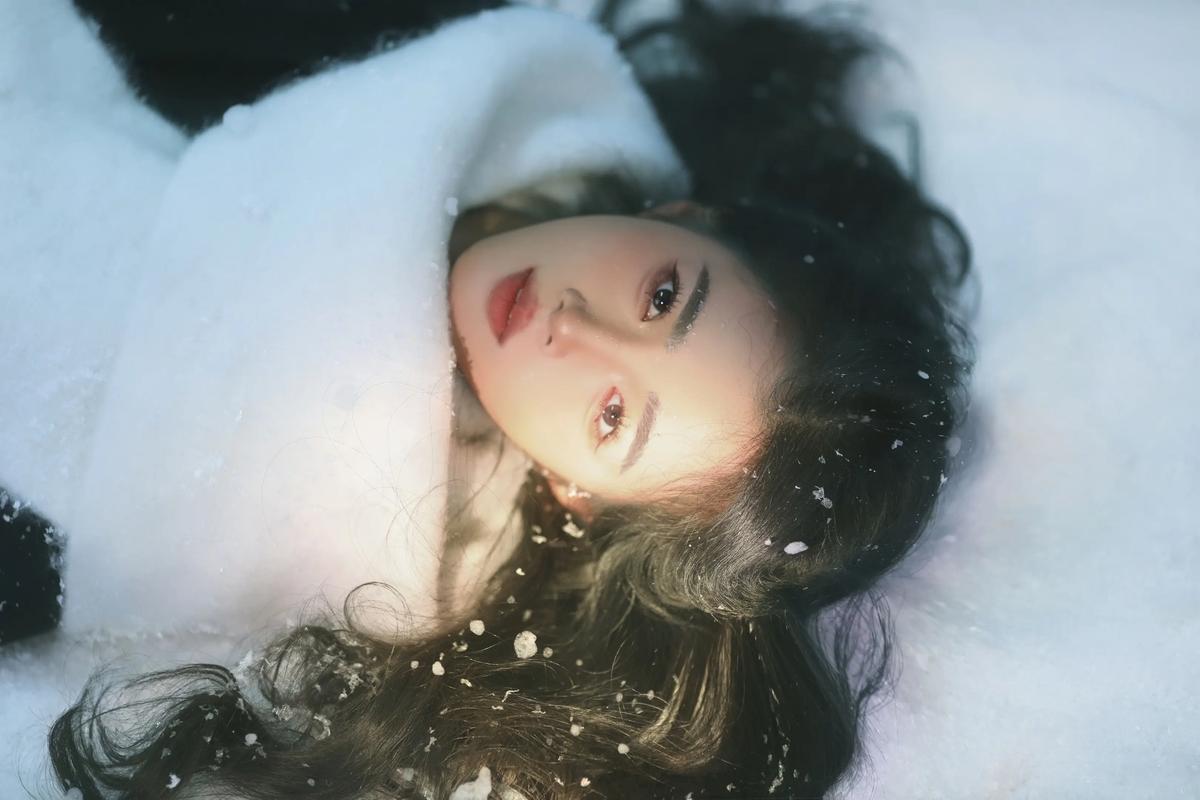 摄影师给少女拍写真的电影_少女遭诱骗剥削的黑暗现实