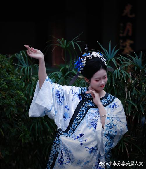 专业是人像摄影师_控光构图，捕捉人物之美