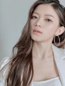 摄影人像室内_光影服饰互动与构图