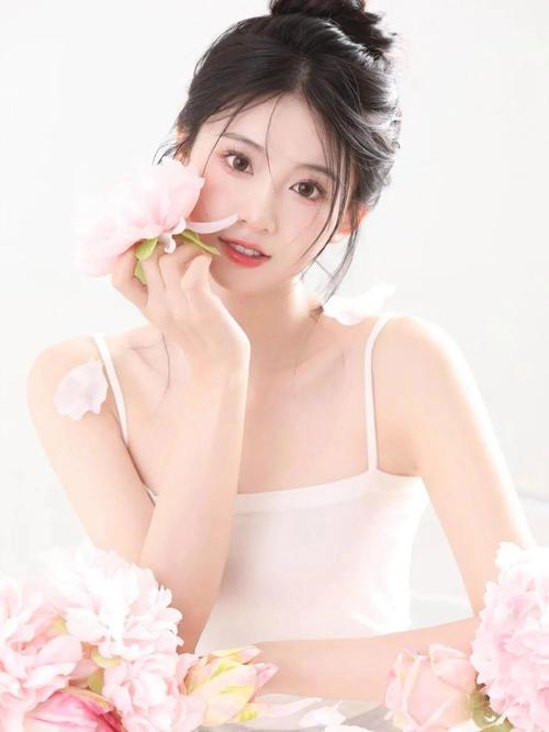 写真人像拍摄技巧_光线构图抓情绪，自然放松显气质