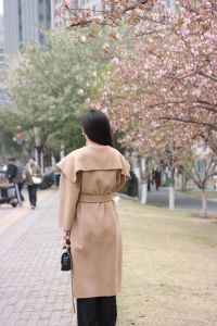 高大建筑前面拍人像用什么镜头_超广角拍人像，镜头怎么选？
