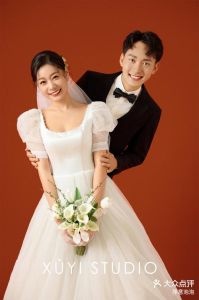 婚纱照找摄影室需要注意哪些_警惕婚纱摄影低价套餐陷阱，选套餐需明确细节！