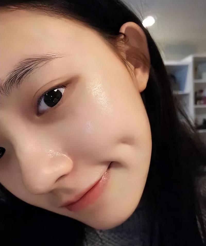 素颜的照片通过了美颜吗_明星素颜失真，真实更可贵