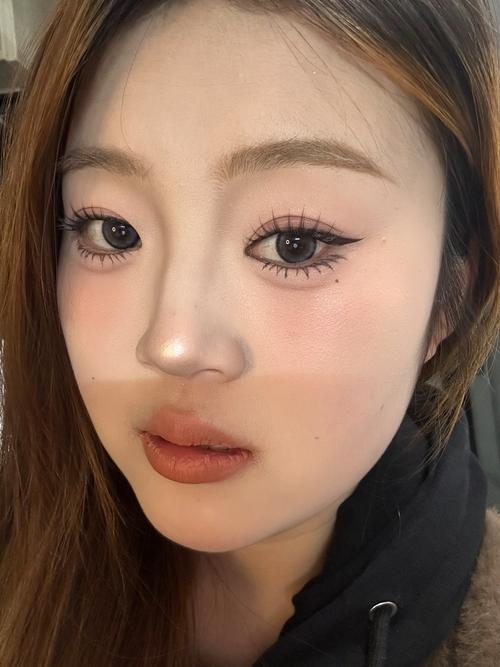 二十几岁不加美颜的真实妆后真实照片_素颜真美，自信更动人