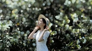 户外拍人像怎么调光圈_户外人像选对光圈，背景虚化特写都不愁