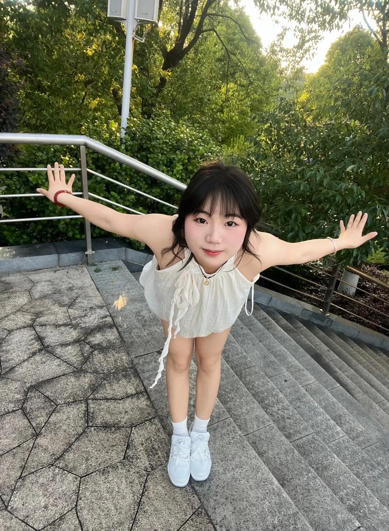 如何自己给自己拍照_角度光线背景姿态表情全攻略