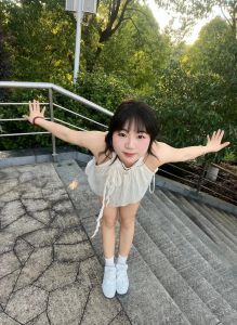 如何自己给自己拍照_角度光线背景姿态表情全攻略