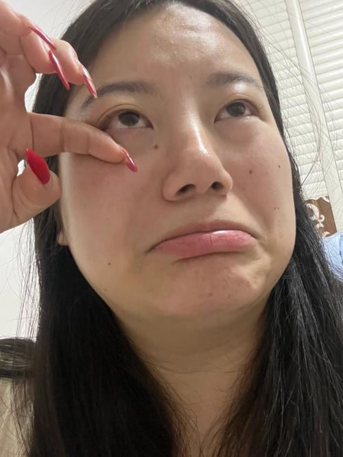 女生每次拍照面不表情很难看怎么处理_自信快乐拍出好照片