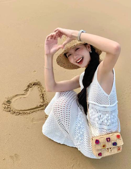 海边照相技巧女姿势图片_拍出优雅层次感