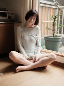 日系室内人像拍摄风格_35mm室内自然感