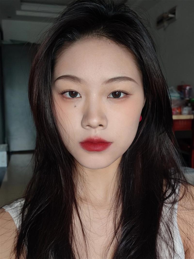 二十几岁不加美颜的真实妆后真实照片_素颜真美，自信更动人