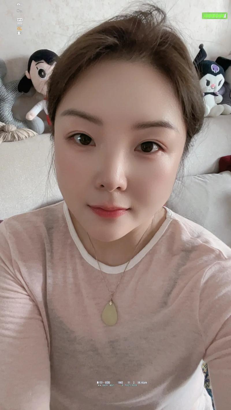 真实女朋友照片没有美颜_真实美貌引热议，素颜更珍贵！